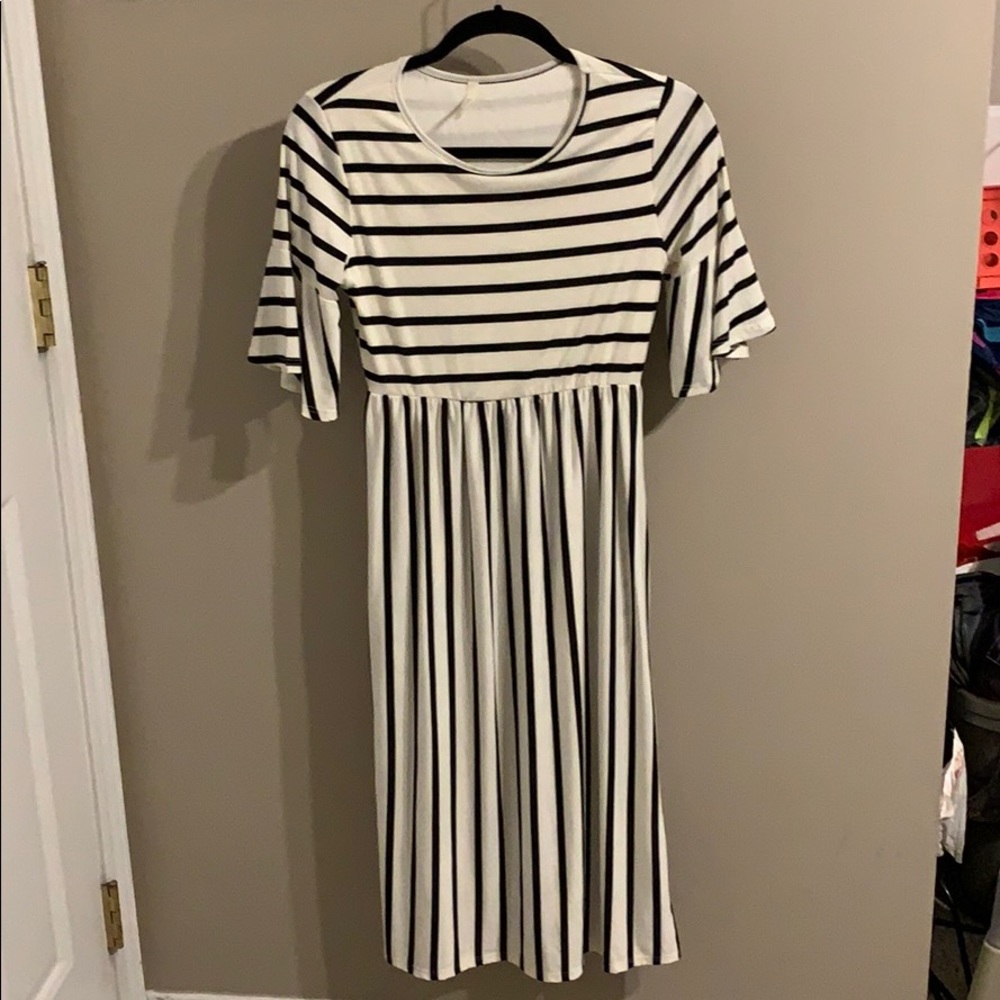 brand new white/black striped dress with pockets.